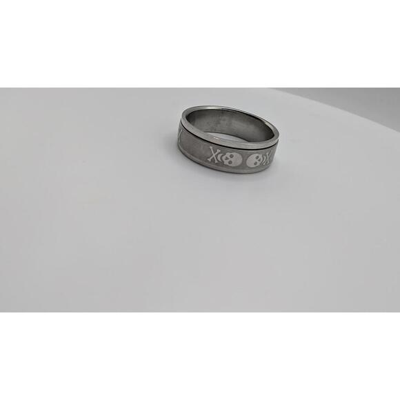 Men's Stainless Steel Skull and Crossbones Ring Size 12 - Picture 1 of 5